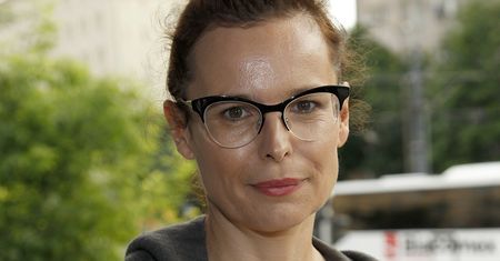 Agata Passent nawiązała do "mody na brzydotę". "Mam tyle wad charakteru, braków w IQ, że bez sensu tracić czas na tuszowanie"