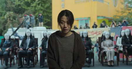 Hellbound to kolejny hit Netflixa. Tylko dlaczego, przecież tyle tam nie pasuje