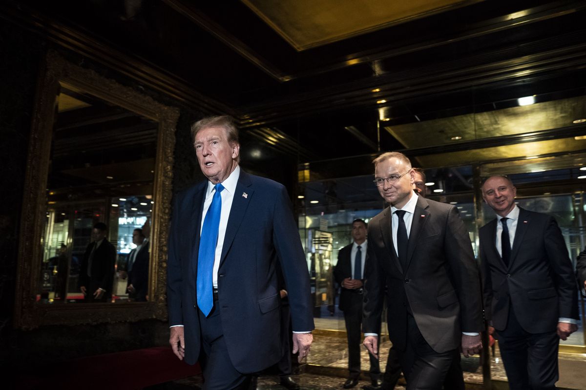 Andrzej Duda spotkał się z Donaldem Trumpem. "Wymienili uściski i uprzejmości"