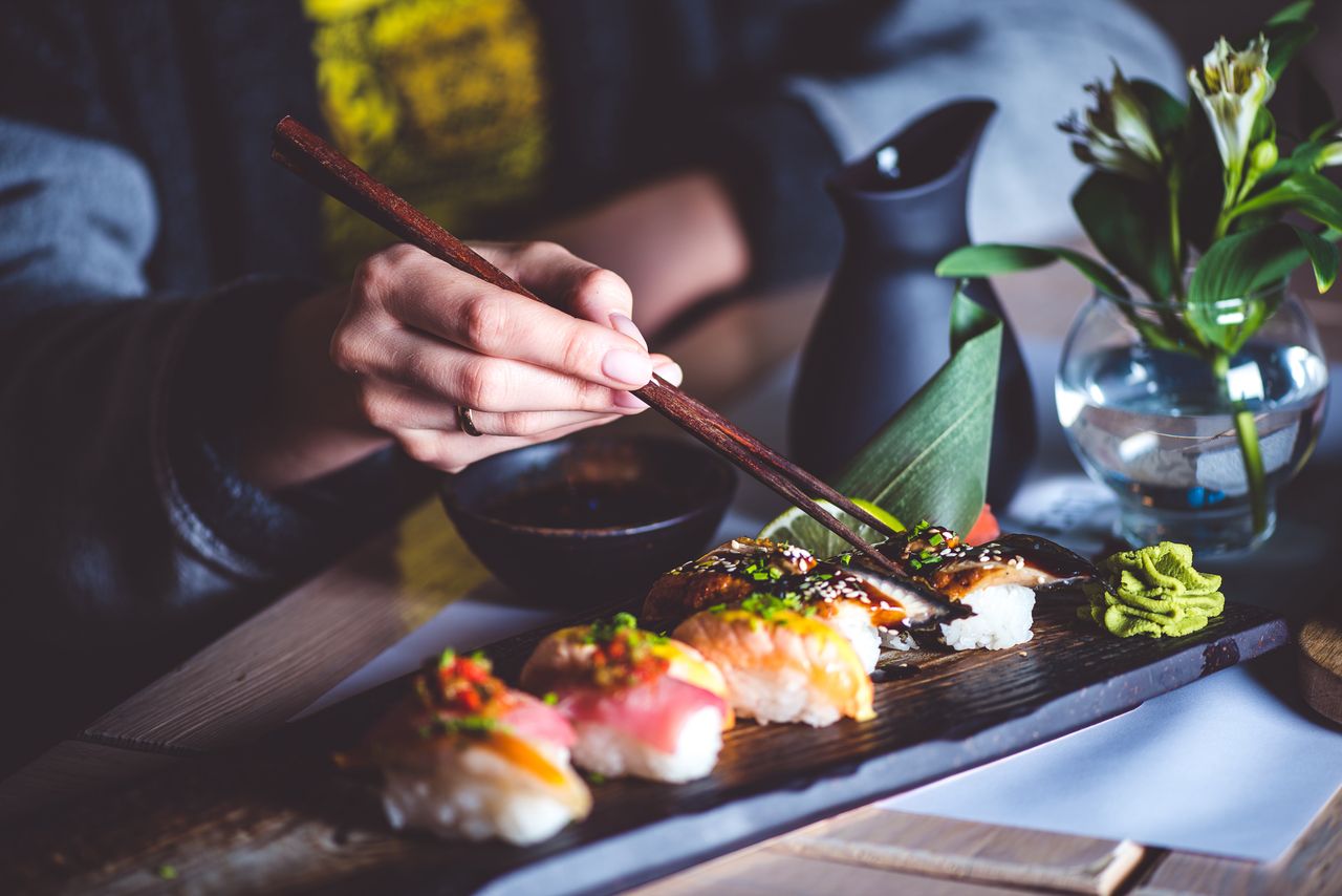 Nie do wiary, co dodają do sushi w Warszawie. "Tu jest jakby luksusowo"