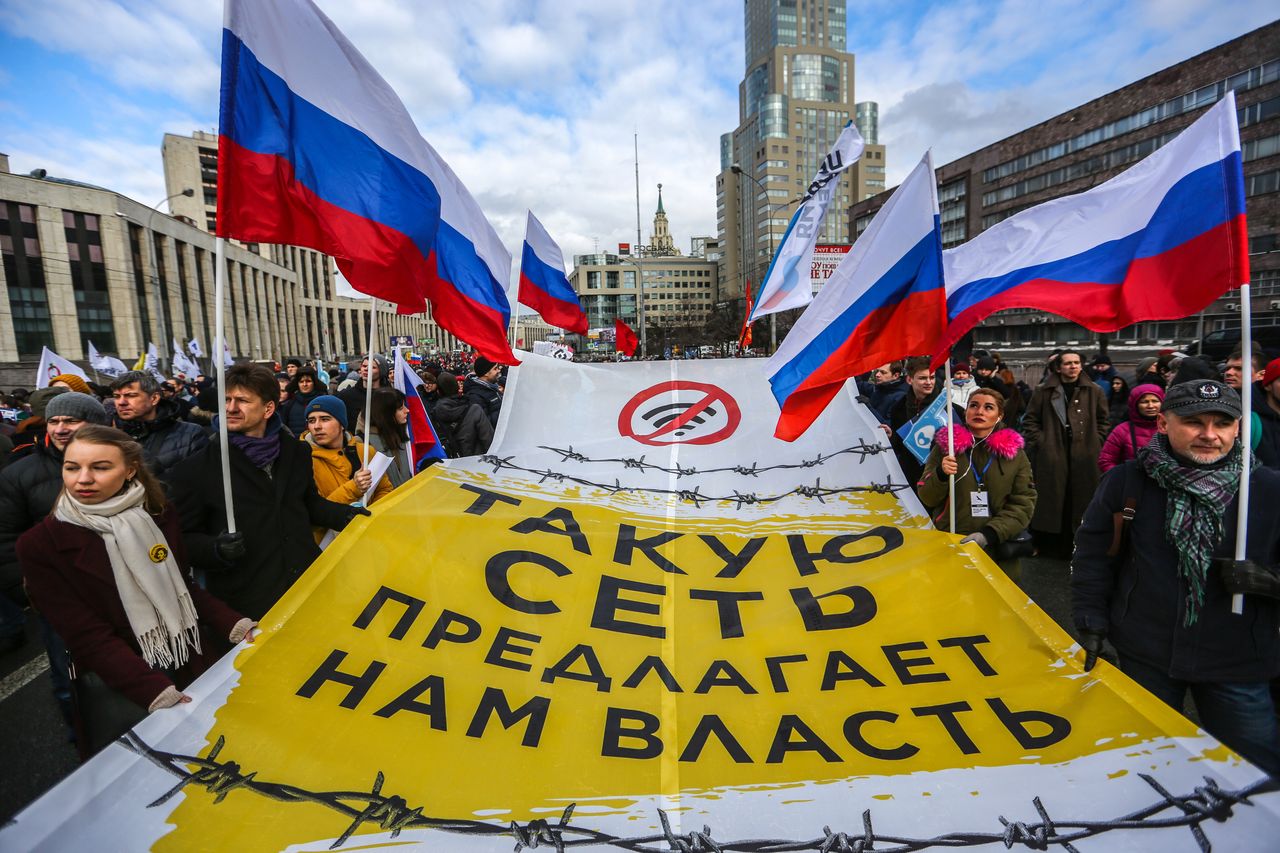 Protest przeciwko przyjęciu ustawy o Runecie (Getty / SOPA Images)