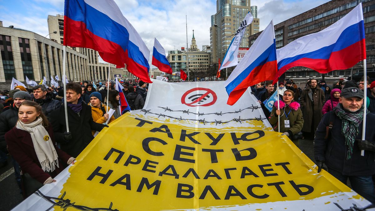 Protest przeciwko przyjęciu ustawy o Runecie (Getty / SOPA Images)