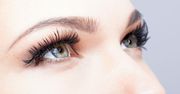 Sztuczne rzęsy - jak nakładać, błędy podczas aplikacji, tygodniowe sztuczne rzęsy, sztuczne rzęsy na stałe, przeciwwskazania