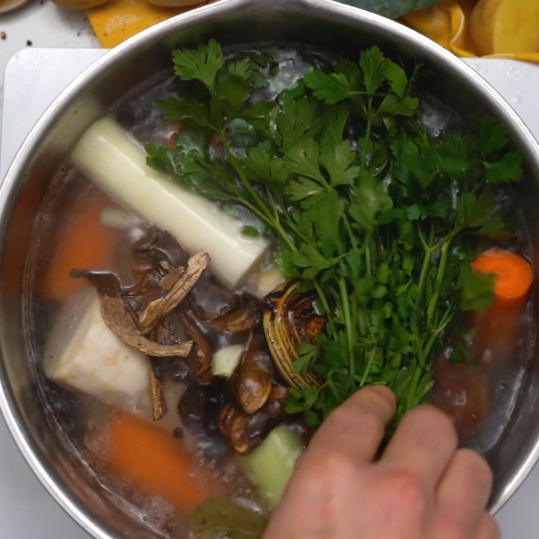 I add a whole range of vegetables to the broth.