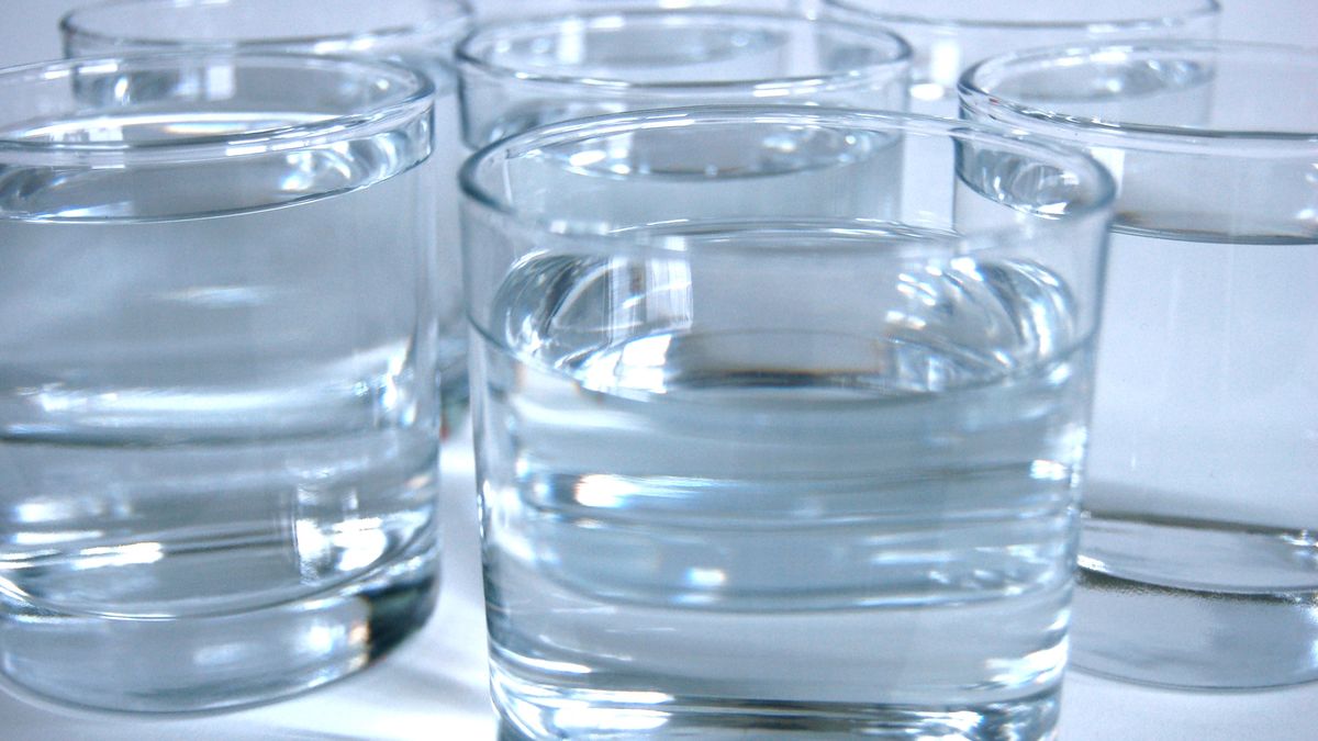Ile szklanek wody powinniśmy pić w ciągu dnia?