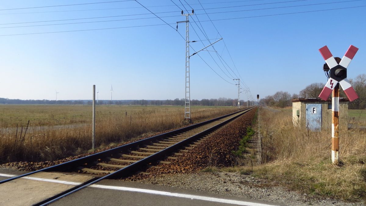 Wypadek na przejeździe kolejowym. Zdj. ilustracyjne 