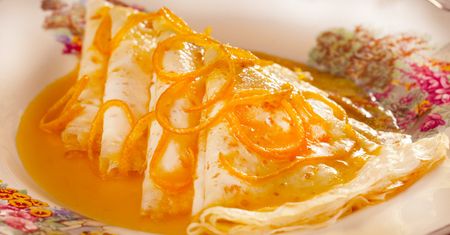 Crêpes Suzette z kwiatami koniczyny