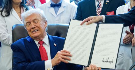UE reaguje na cła Trumpa. Bruksela odpowiada