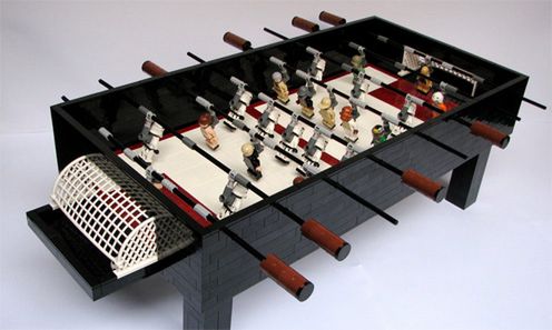 Stół do piłkarzyków zrobiony z klocków LEGO 2