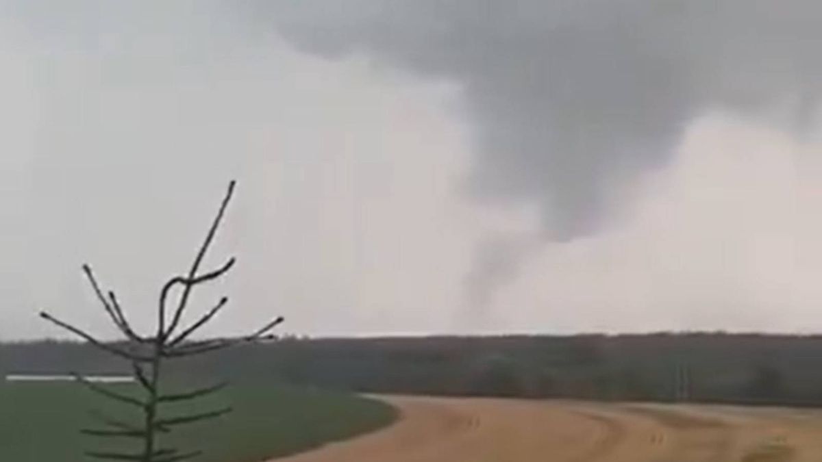 Trąba powietrzna pojawiła się w Wielkopolsce. Nagranie budzi grozę