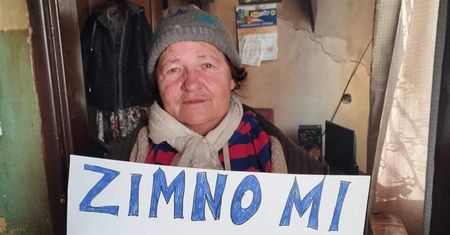 "Zimno mi. Błagam o pomoc". Zwróciła się z dramatycznym apelem