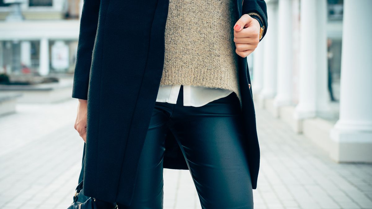 Sweter to świetny dodatek do eleganckiej koszuli