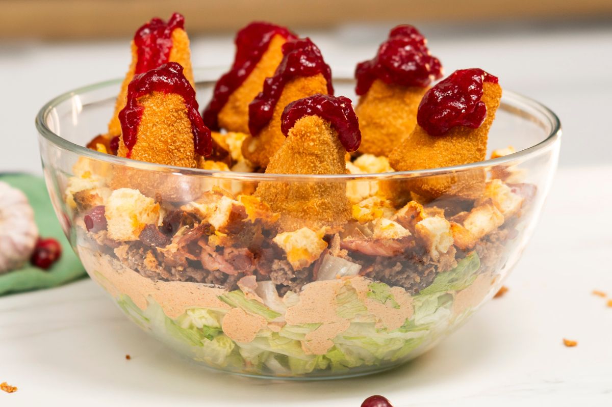 Sałatka Drwala 2.0. Zrób ją na andrzejki, a twoi goście nie będą chcieli jeść nic innego