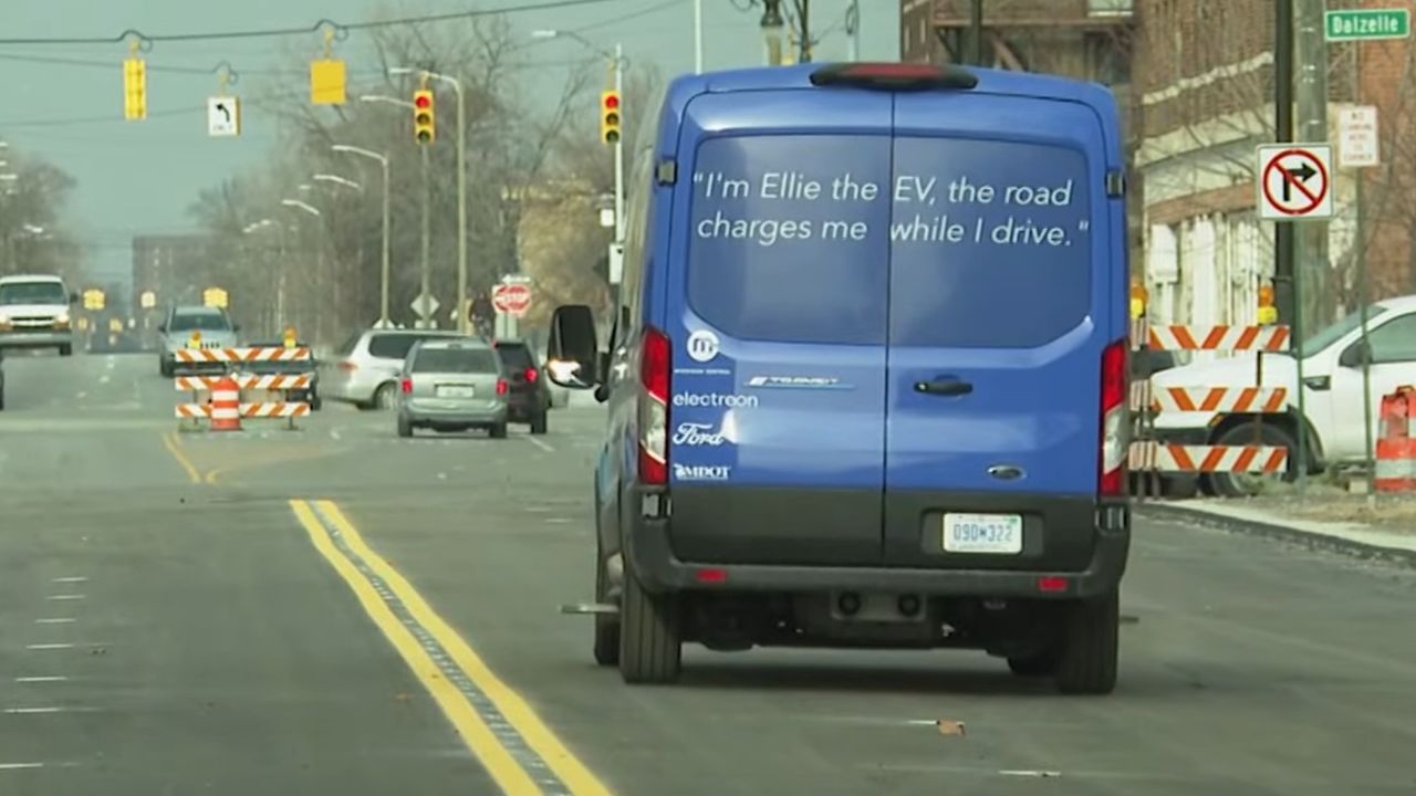 Detroit's pioneering road: Charging electric cars while driving