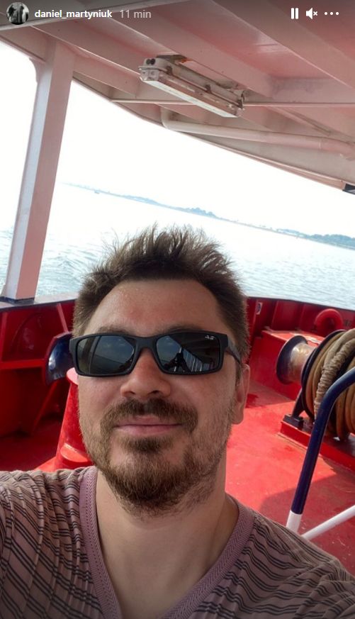 Daniel Martyniuk w pracy na statku.