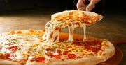 Pizza i czekolada uzależniają tak samo jak alkohol. Nowe badania