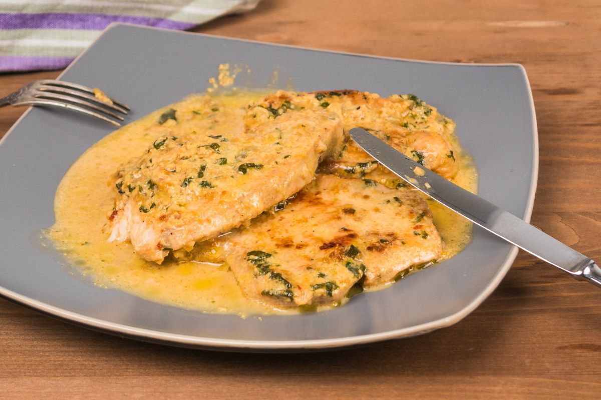 Savor the flavor: Quick and delicious oven-baked chicken in creamy mustard sauce