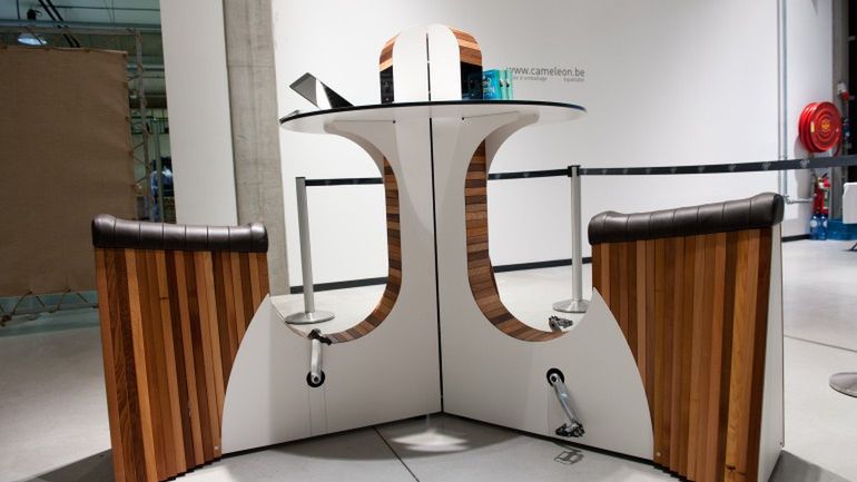 Pomysłowy stolik, przy którym można zjeść, spalić kalorie i doładować akumulatory 1