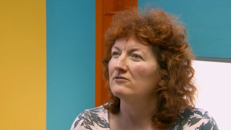 Na palcu kobiety pojawiła się bolesna opuchlizna 