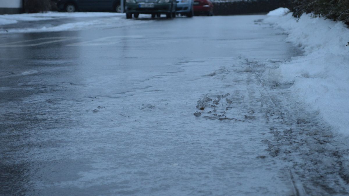 Synoptycy ostrzegają przed roztopami i gołoledzią