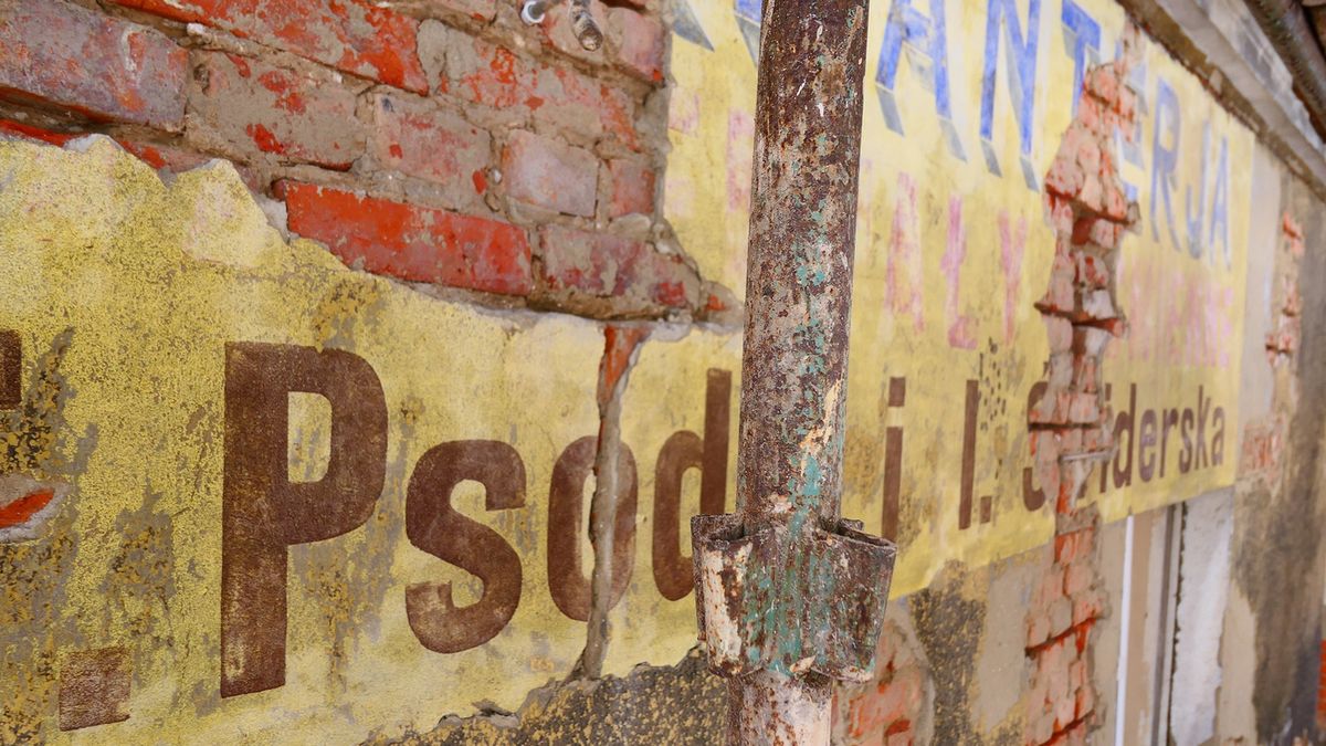 Napis odkryto podczas prac przy elewacji budynku 