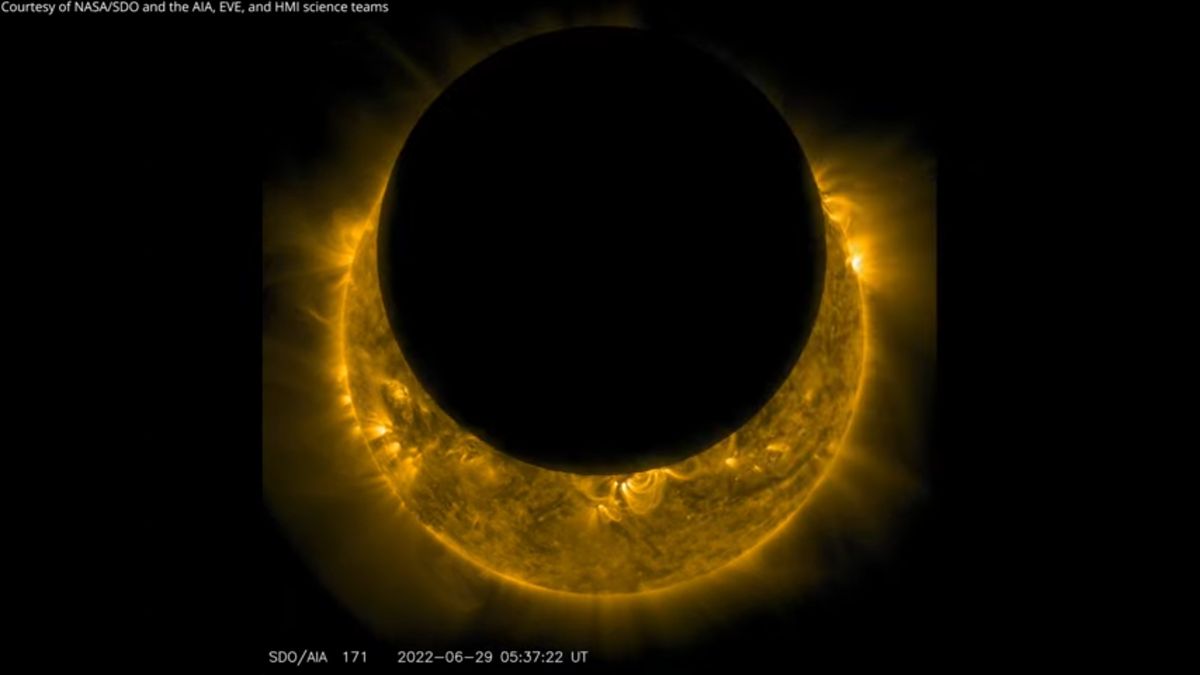 Niesamowite zaćmienie Słońca było widoczne tylko z kosmosu. Wygląda obłędnie 1