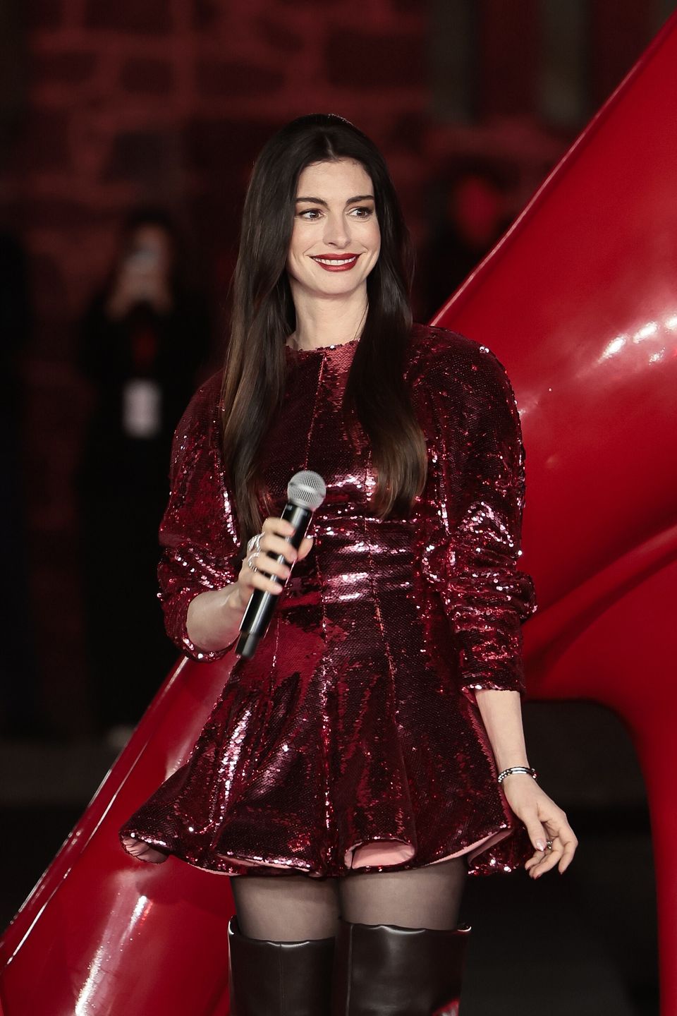 American actress Anne Hathaway walksthe runway in a fashion show at the Anahuacalli Museum in Mexico City, Mexico, 30 March 2026. Streep, alongside fellow American actress Anne Hathaway, appeared on a runway in Mexico City, the first of six major cities they will visit around the world to promote the premiere of the sequel to ?The Devil Wears Prada?. EPA/José Méndez /SOLO USO EDITORIAL/NO VENTAS/SOLO DISPONIBLE PARA ILUSTRAR LA NOTICIA QUE ACOMPAŃA (CRÉDITO OBLIGATORIO) Dostawca: PAP/EPA.