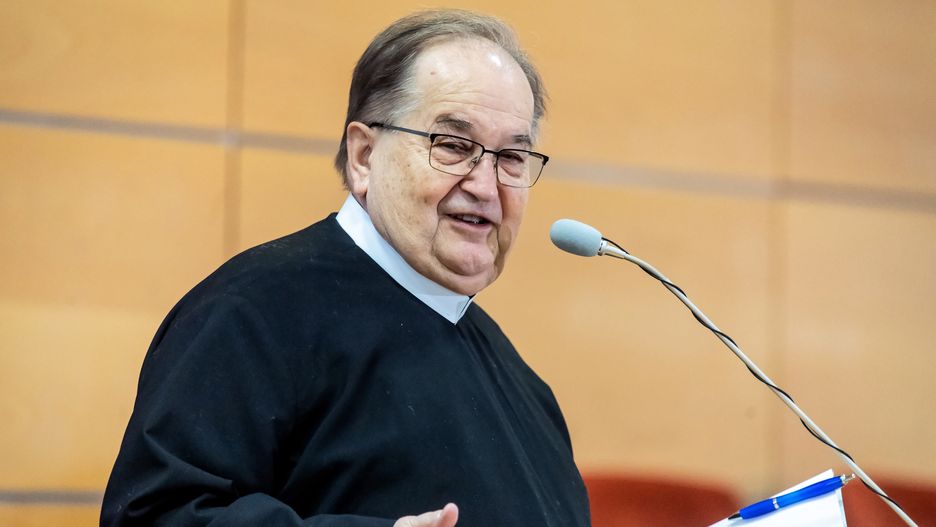 Toruń, 29.01.2022. Rektor - założyciel WSKSiM o. Tadeusz Rydzyk podczas sympozjum �Oblicza pandemii� w Akademii Kultury Społecznej i Medialnej w Toruniu, 29 bm. (sko) PAP/Tytus Żmijewski