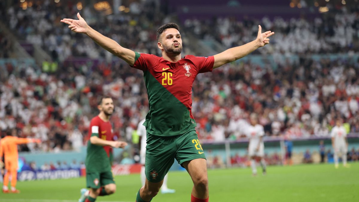 Goncalo Ramos of Portugal celebrates scoring the 5-1 during the FIFA World Cup 2022 round of 16 soccer match between Portugal and Switzerland at Lusail Stadium in Lusail, Qatar, 06 December 2022. EPA/Abedin Taherkenareh Dostawca: PAP/EPA.