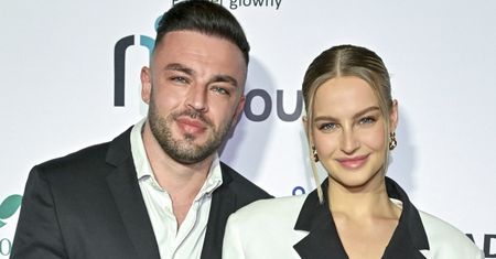 Karolina Pisarek pozuje TOPLESS, świętując urodziny męża (FOTO)