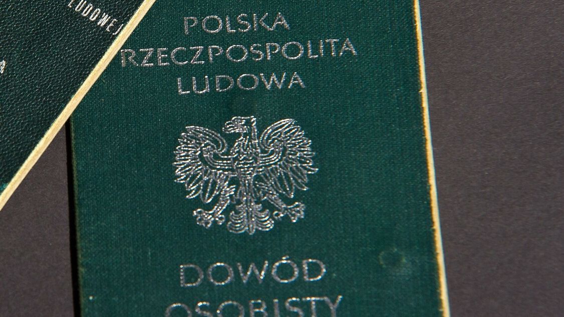 reporter_baza_2020-0924.09.2020  N/z stara ksiazeczka wojskowa Sily Zbrojne Polskiej Rzeczypospolitej Ludowej, stary dowod osobisty, tzw. ksiazeczka Polska Rzeczpospolita Ludowa   Fot. Stanislaw Bielski/REPORTERSTANISLAW BIELSKI/REPORTER