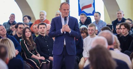 Donald Tusk pokazał rachunek z Lidla. "Ludzie idą do sklepu i płaczą"