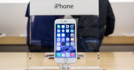 Śmiejesz się z wyjeżdżających po nowego iPhone'a? Nawet nie wiesz, ile osób obrażasz