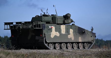 AS-21 Redback to pojazd opancerzony, przez którego ściany można patrzeć
