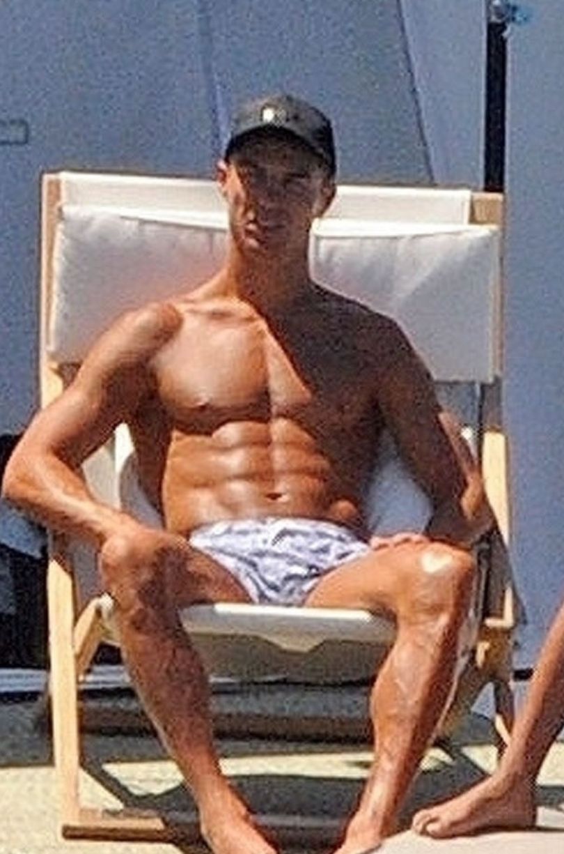 Cristiano Ronaldo i Georgina Rodriguez opalają się na jachcie