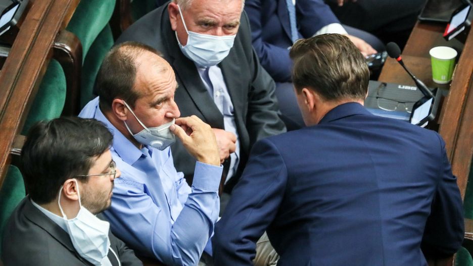 Paweł Kukiz podczas kluczowych głosowań nad "Lex TVN". Posłowie, którzy poparli ustawę zmagają się z niebezpieczną falą  hejtu.