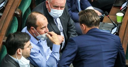 Kukiz i jego posłowie zmagają się z hejtem. Wyłączone telefony, zamknięte biuro poselskie