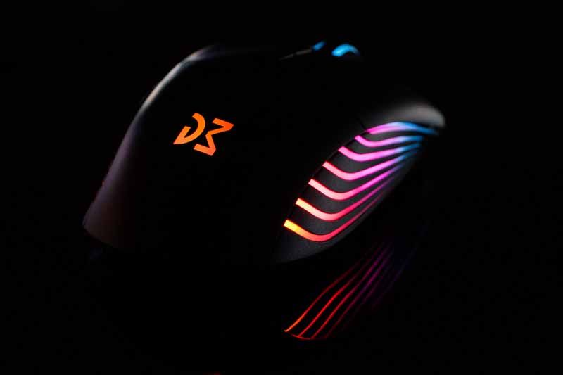 Dream Machines DM5 Blink - efektowne podświetlenie RGB