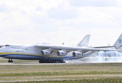 Antonow An-225 Mrija w Warszawie. Trwa wyładowywanie towaru