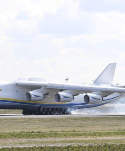 Antonow An-225 Mrija w Warszawie. Trwa wyładowywanie towaru