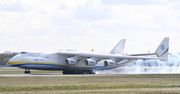 Antonow An-225 Mrija w Warszawie. Trwa wyładowywanie towaru