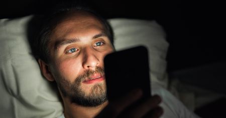 Smartfony mogą źle wpływać na naszą pracę. "Mózg musi dostać dawkę odpoczynku"