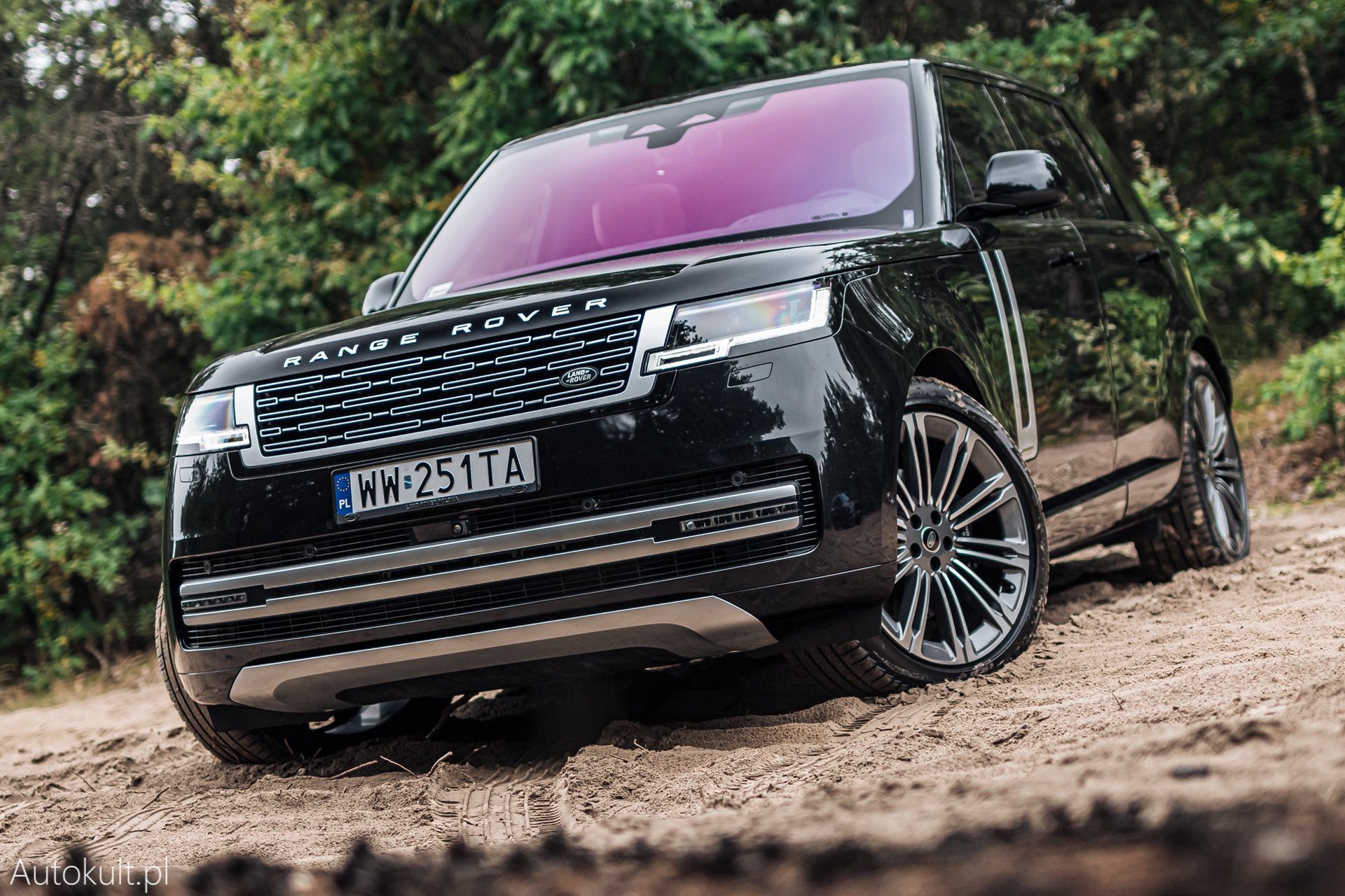 Range Rover (2022) vs Bentley Bentayga S (2022) vs Mercedes-Maybach GLS 600 (2022)