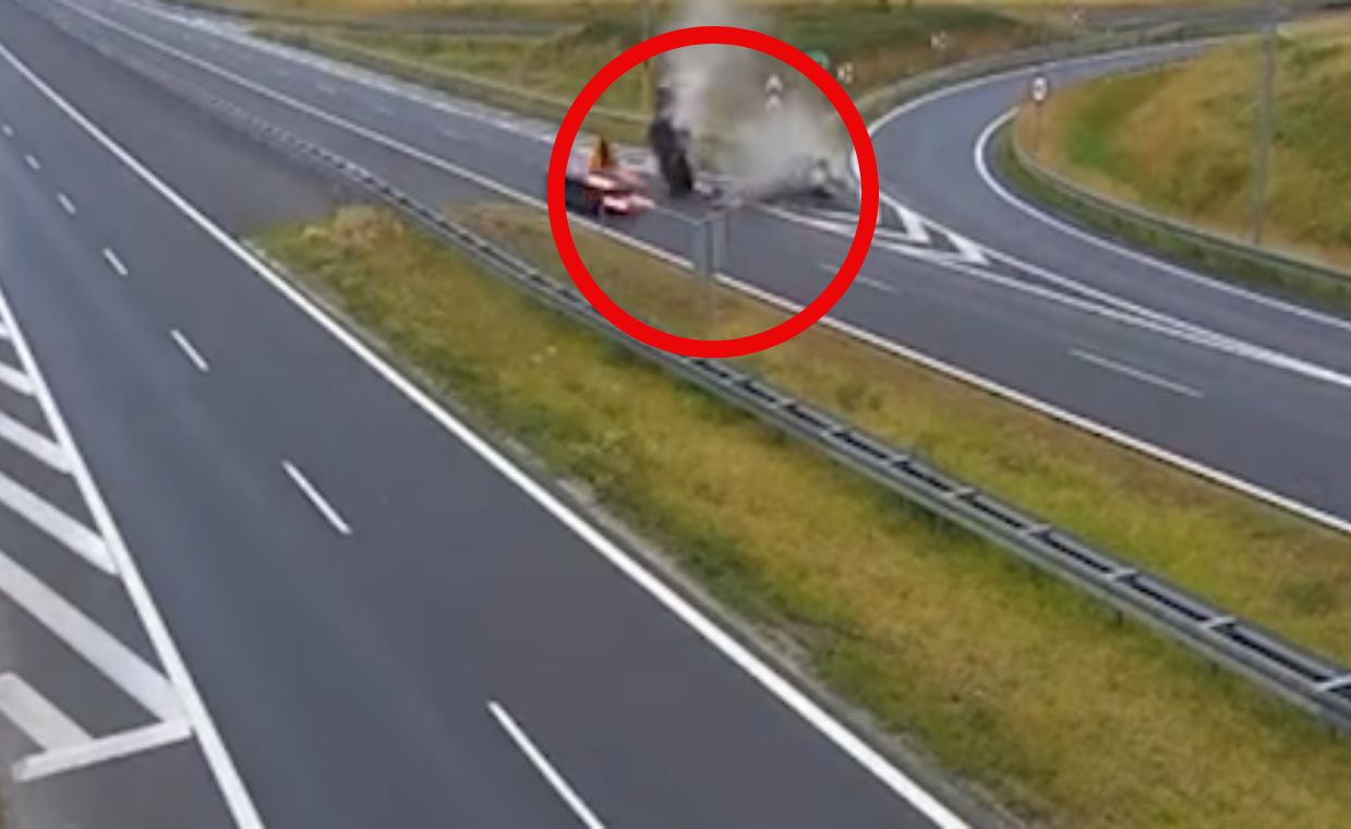Poważny wypadek na A1. Samochód wbił się w poduszkę zderzeniową