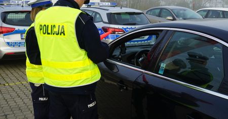 Interpelacja w sprawie zmiany przepisów. Posłanka chce zakazu palenia w samochodzie przy dzieciach