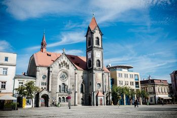 Procesja Bożego Ciała 2025 w Tarnowskich Górach przeszła ulicami miasta. Tłumy wiernych, kwiaty i modlitwa w uroczystym pochodzie
