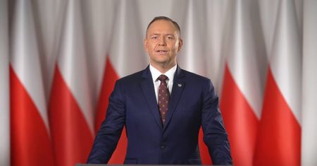 Prezydent podpisał ustawę o podatku od zysków koncernów paliwowych. Będą tańsze paliwa? Ostre orędzie Karola Nawrockiego