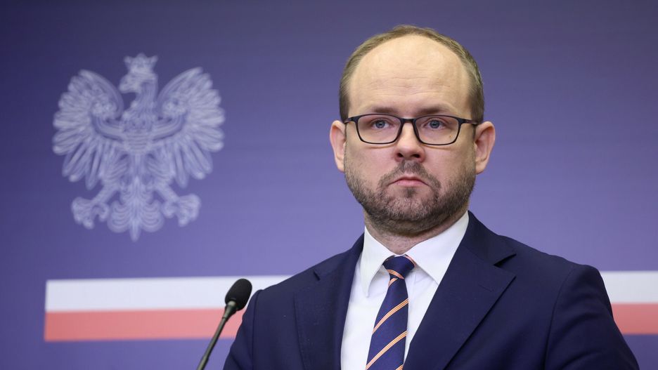 "Nie mamy informacji, aby w wyniku rosyjskiego ataku na poligon w Jaworowie zginęli lub ucierpieli obywatele polscy, wszystko wskazuje na to, ze nie było tam obywateli RP — powiedział w poniedziałek wiceszef MSZ Marcin Przydacz.