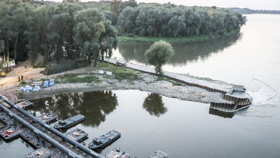 "Czajka". Warszawa. Kończą się prace związane z łączeniem elementów rurociągu