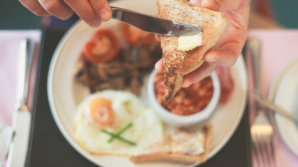 Czy jedzenie po 18 tuczy?